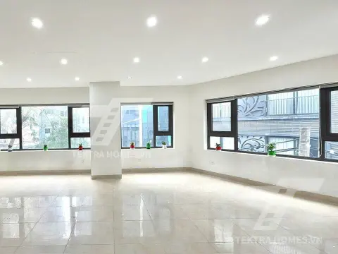 Cho thuê văn phòng 2 mặt thoáng trục Trần Thái Tông