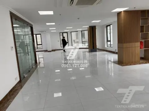 Cho thuê văn phòng 2 mặt thoáng tại đường Nam Trung Yên