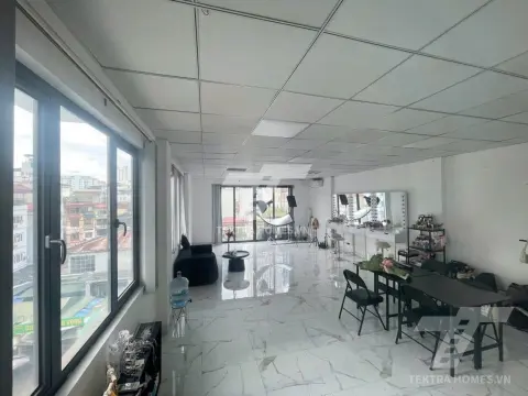 Cho thuê văn phòng 2 mặt thoáng phố Khúc Thừa Dụ
