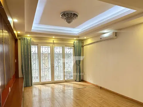 Cho thuê nguyên văn tại phố Đông Me