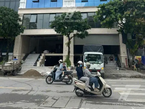 Cho thuê tòa văn phòng mới tinh view hồ tại Phúc Diễn