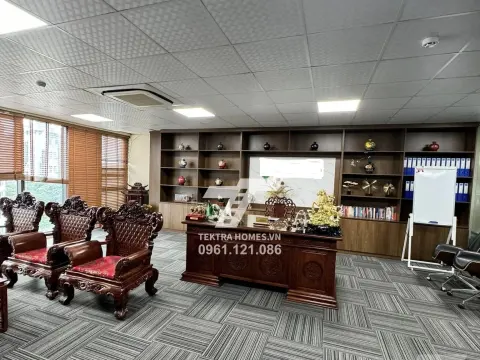 Cho thuê văn phòng ngăn sẵn 3 phòng hướng Đông Nam tại Dịch Vọng Hậu
