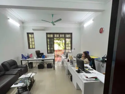 Cho thuê văn phòng trục đường 11B Trung Yên