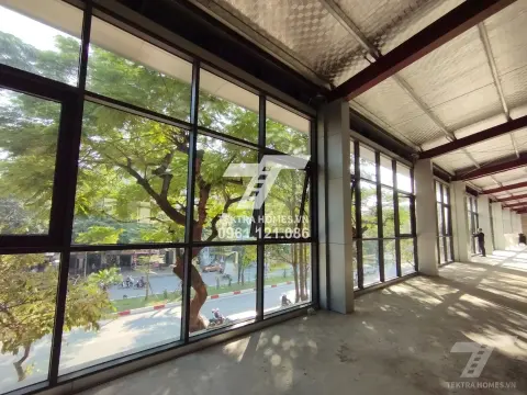 Cho thuê 2000m2 mặt bằng kinh doanh hót nhất Cầu Giấy