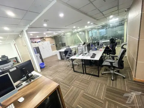Cho thuê văn phòng full nội thất đẹp phố Nguyễn Ngọc Vũ