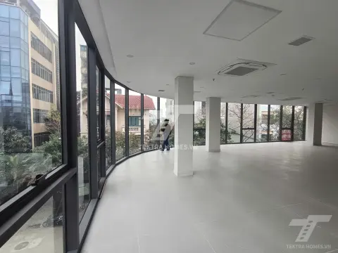 Cho thuê văn phòng lô góc tại Phúc Diễn