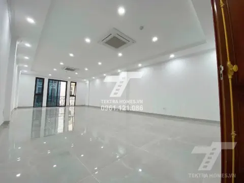 Cho thuê văn phòng mới trục đường Trung Kính.