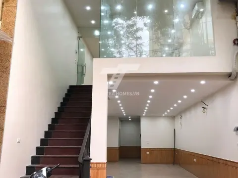 Cho thuê nguyên căn 5 tầng phố Trung Kính
