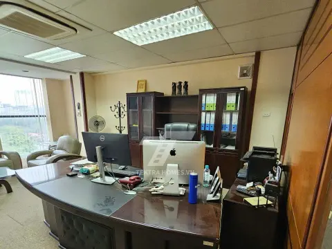 Cho thuê văn phòng giá rẻ mặt đường Kim Mã.