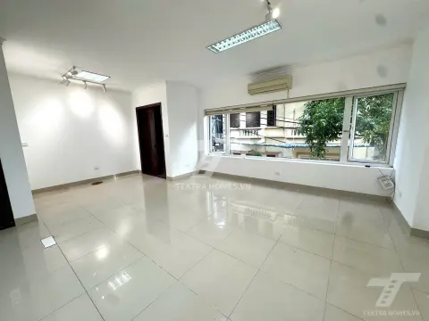 Cho thuê văn phòng phố Đê La Thành - Ô Chợ Dừa