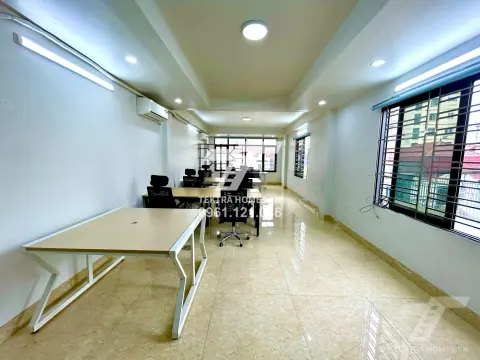 Cho thuê văn phòng rẻ 2 mặt thoáng ngay Hoàng Quốc Việt, Cầu Giấy