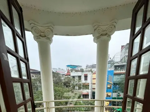 Cho thuê văn phòng mặt đường Lạc Long Quân
