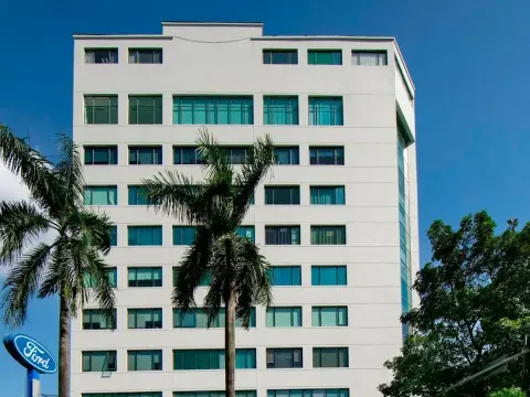 Mặt ngoài tòa IDMC Láng Hạ Building 105 Láng Hạ