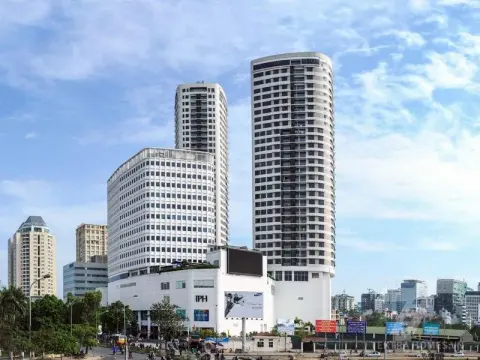 Toàn cảnh tòa văn phòng Indochina Plaza (IPH) 241 Xuân Thủy