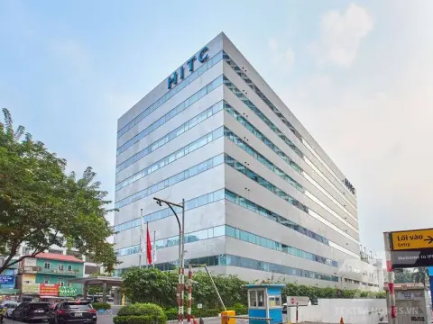 Toàn cảnh tòa văn phòng HITC Building 239 Xuân Thủy