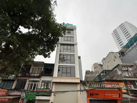 Tòa nhà 1022 La Thành