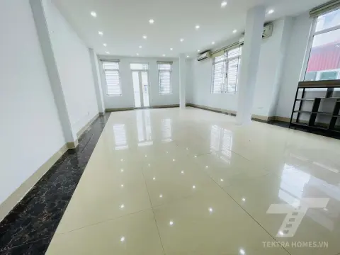 Tòa nhà 10 Phạm Tuấn Tài