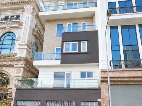 Tòa nhà 5 tầng Mạc Thái Tông