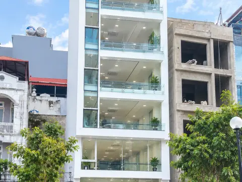 Tòa 7 tầng Dương Đình Nghệ