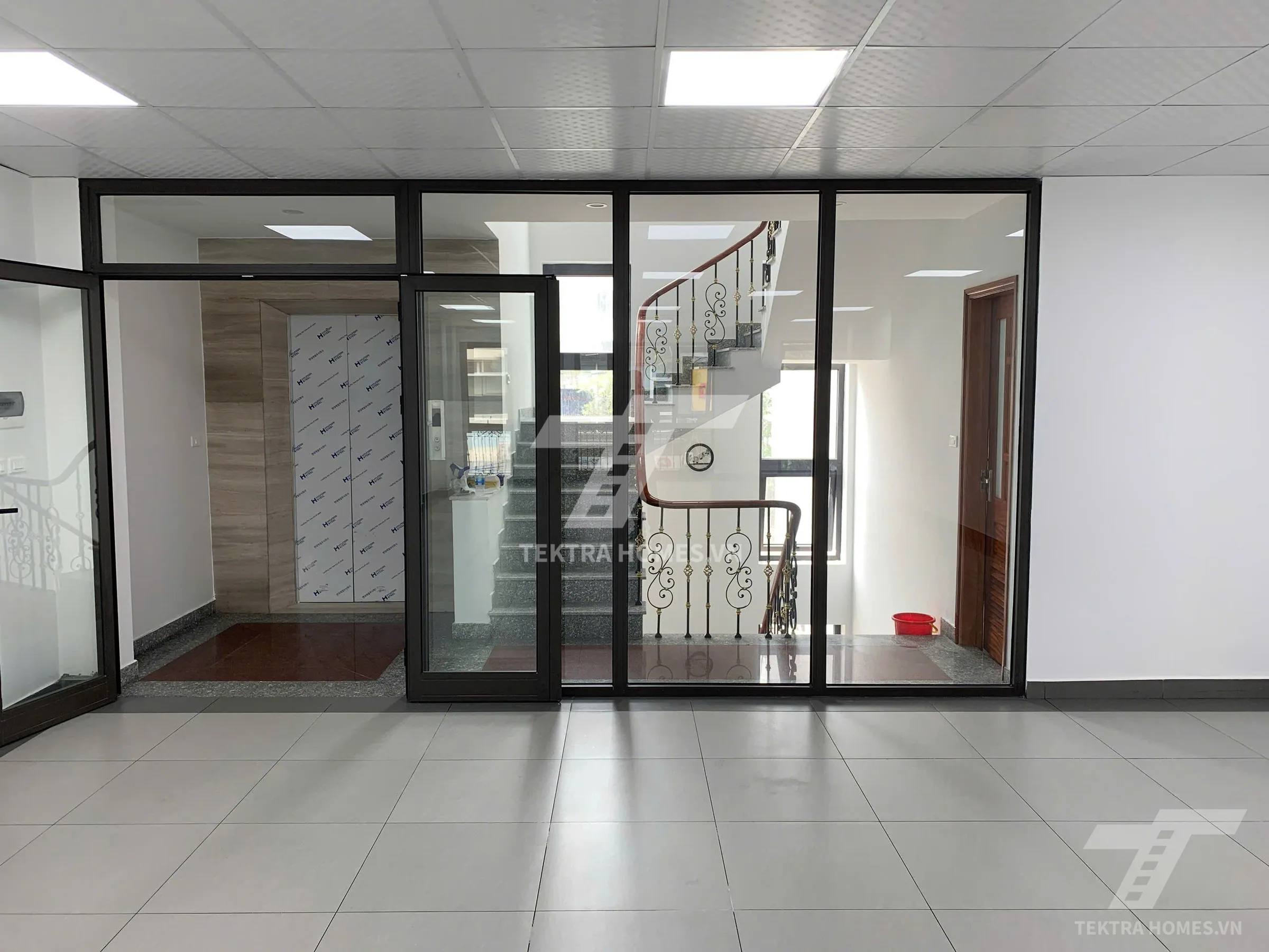 Không gian 2 tại Cho thuê văn phòng chia sẵn 2 phòng vách kính tại Trần Thái Tông