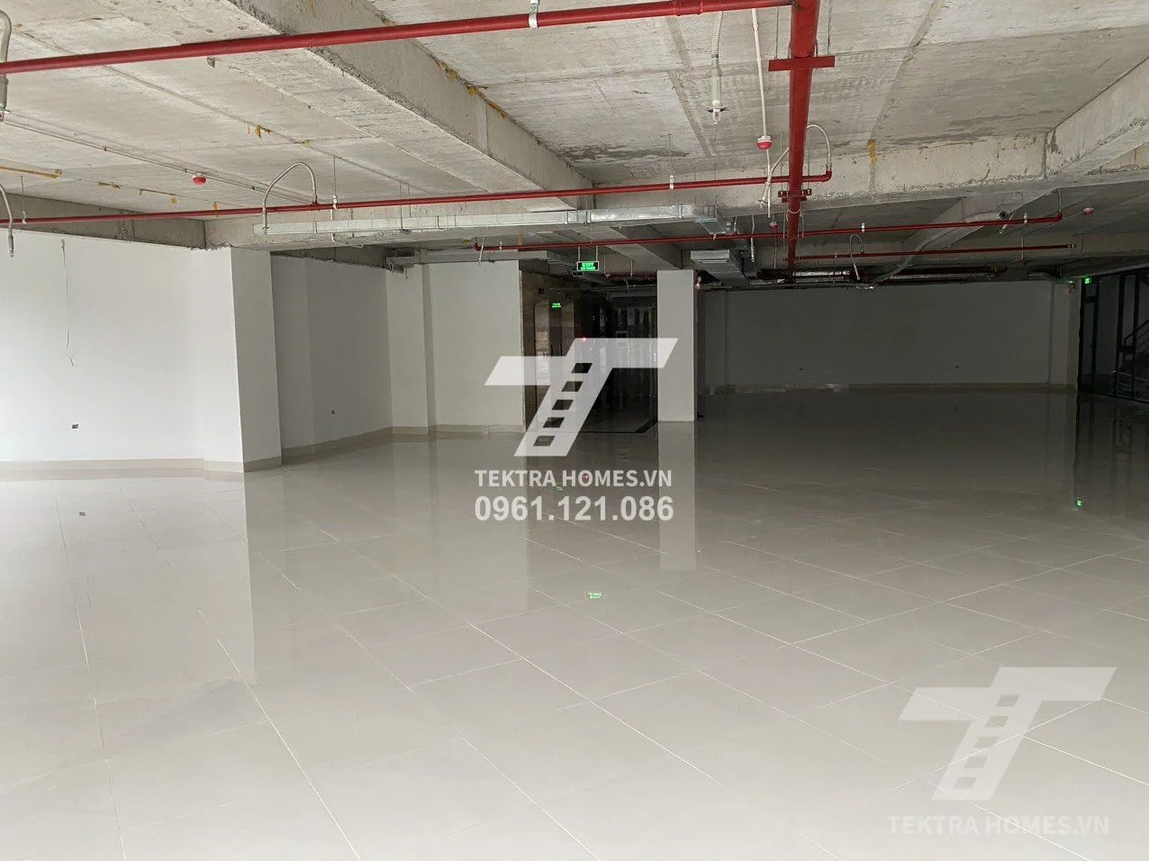 Không gian 3 tại Văn phòng vị trí 2 mặt siêu đẹp tại ngã tư Cầu Giấy - Khúc Thừa Dụ