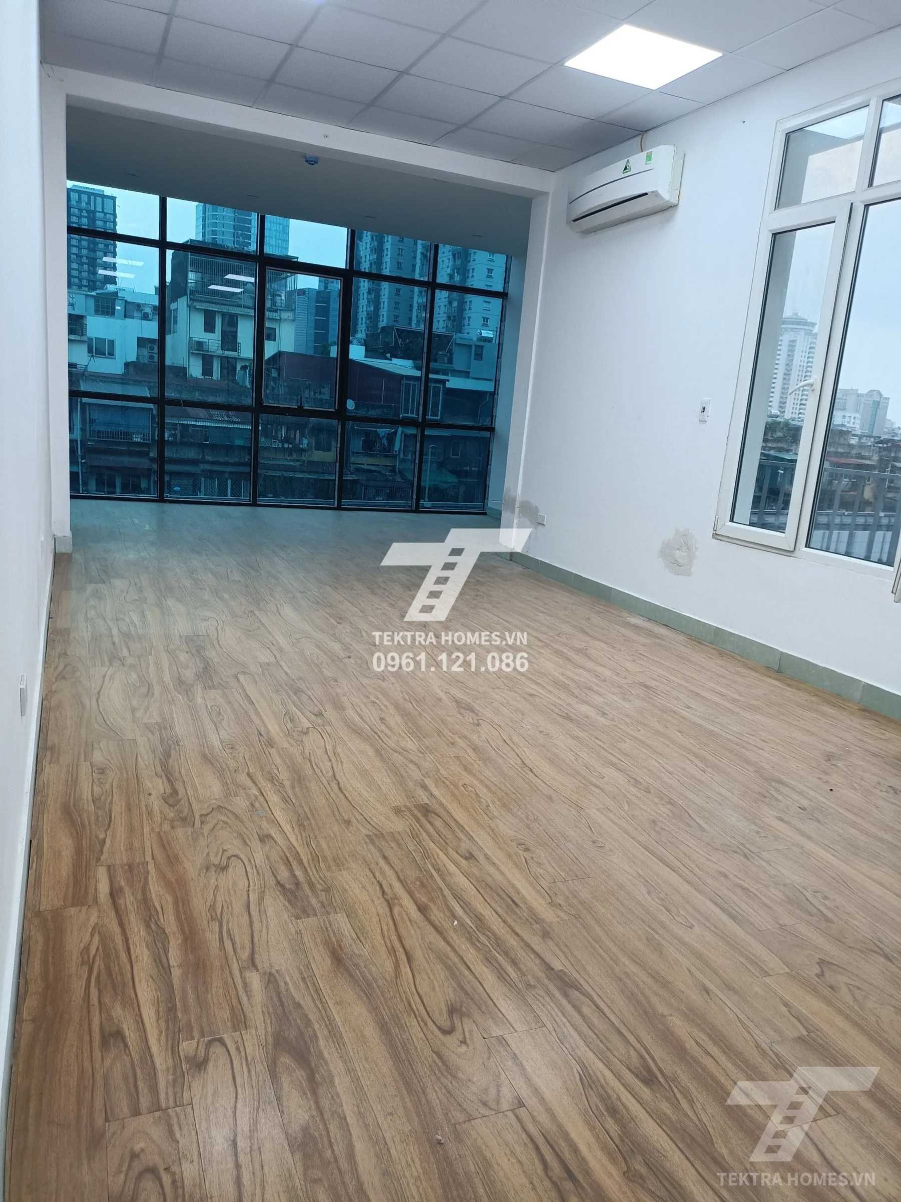 Không gian 3 tại Cho thuê văn phòng mặt đường Yên Lãng