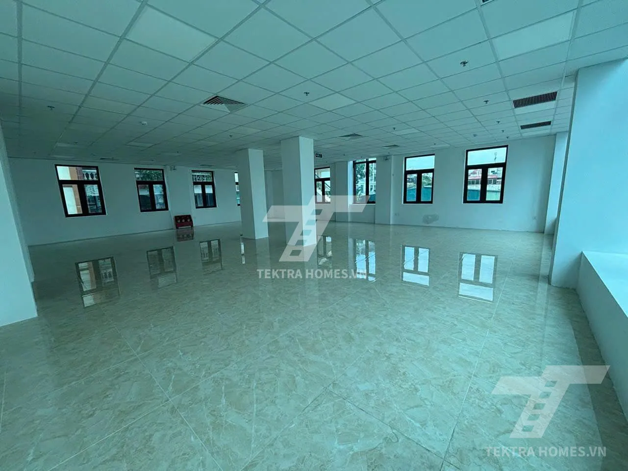 Không gian 4 tại Toà văn phòng 249 Hoàng Quốc Việt