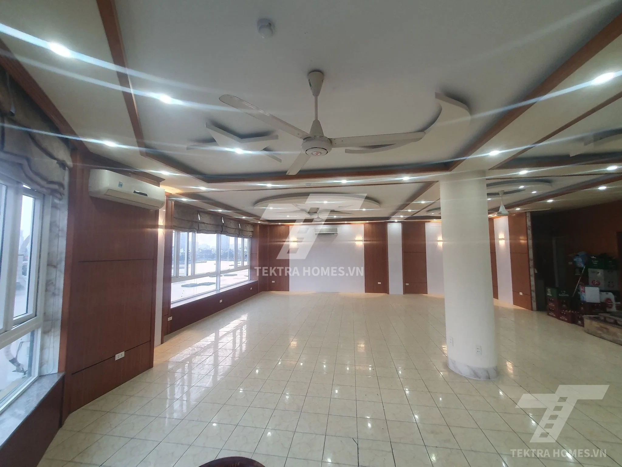Không gian 4 tại Cho thuê văn phòng gần hồ Hoàng Cầu.