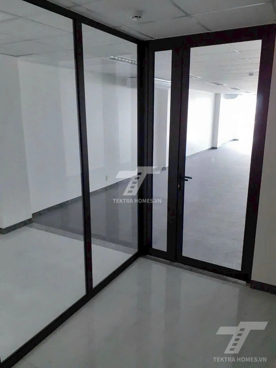 Không gian 3 tại cho thuê văn phòng và MBKD mặt phố Yên Lãng