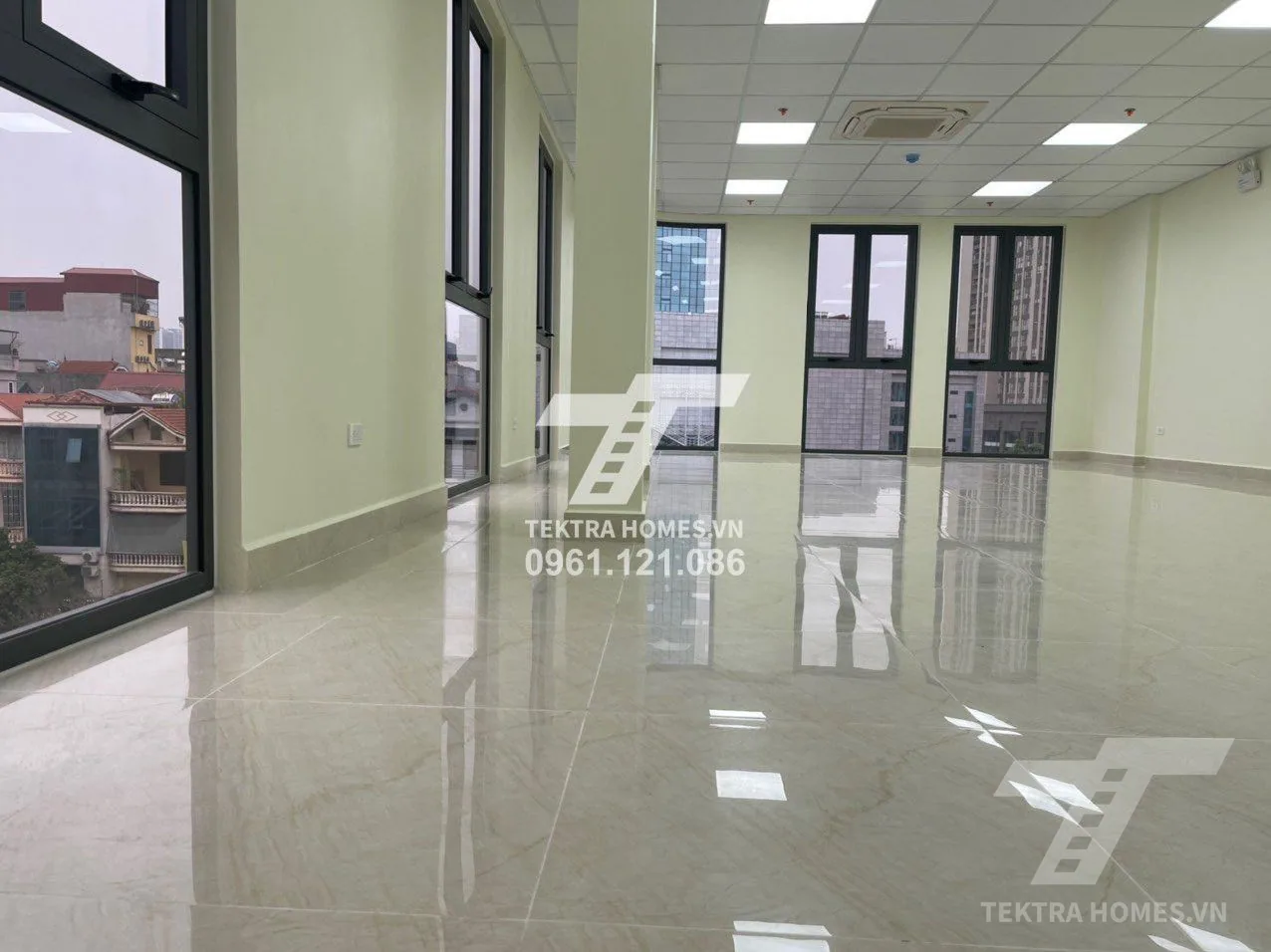 Không gian 2 tại Văn phòng cho thuê lô góc mặt đường Trung Kính Cầu Giấy