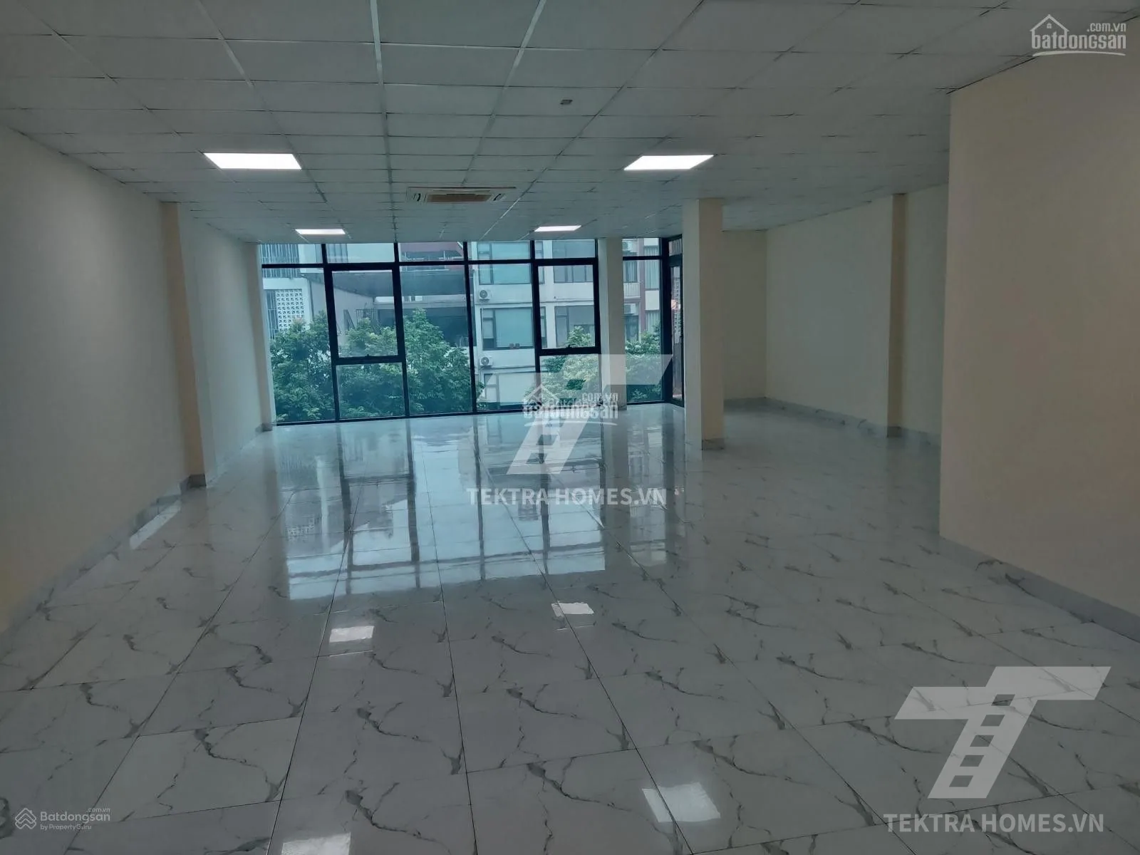 Không gian 3 tại cho thuê văn phòng mặt đường Khúc Thừa Dụ
