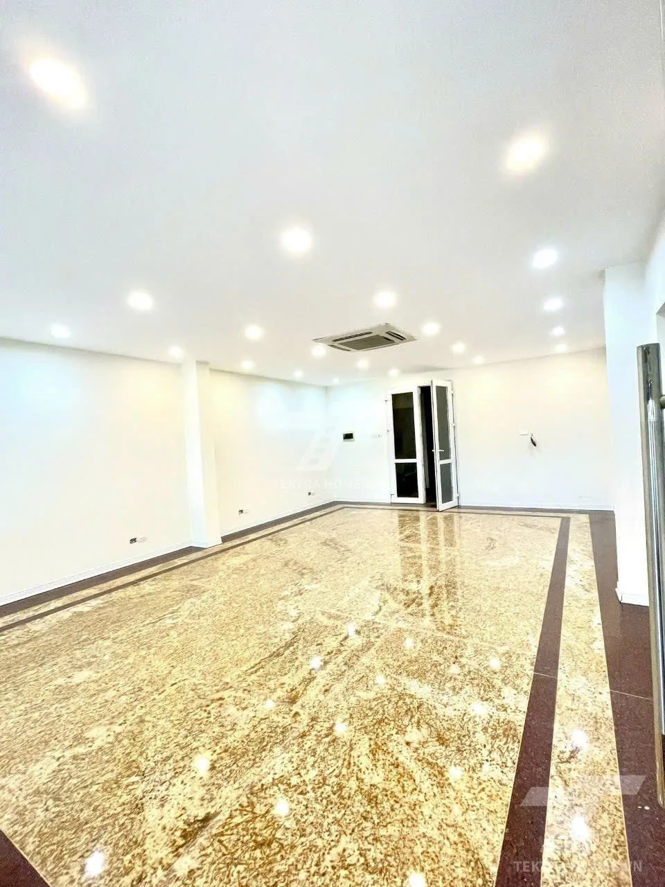Không gian 4 tại Cho thuê nhà nguyên căn phố Lê Trọng Tấn
