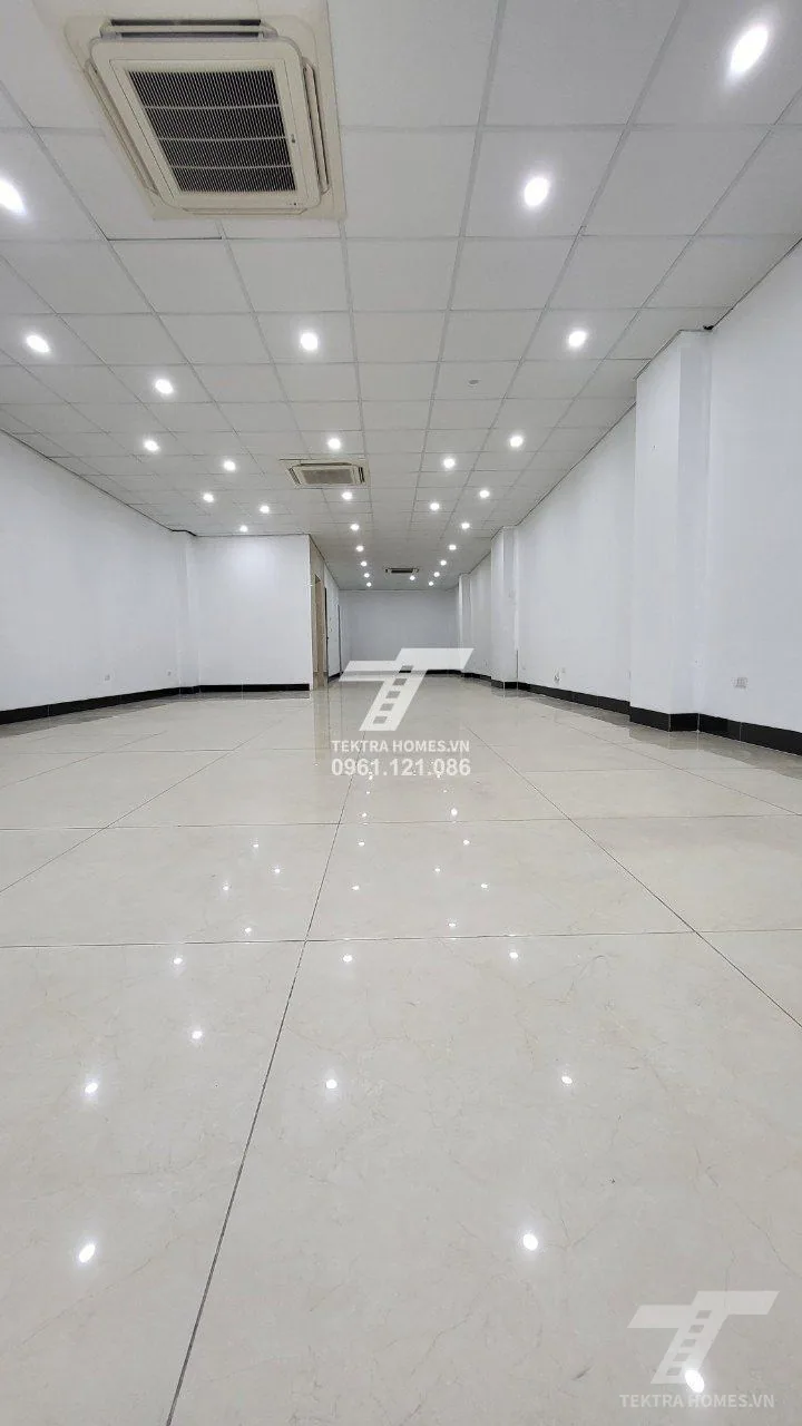 Không gian 3 tại Cho thuê văn phòng mặt phố Hoàng văn Thái