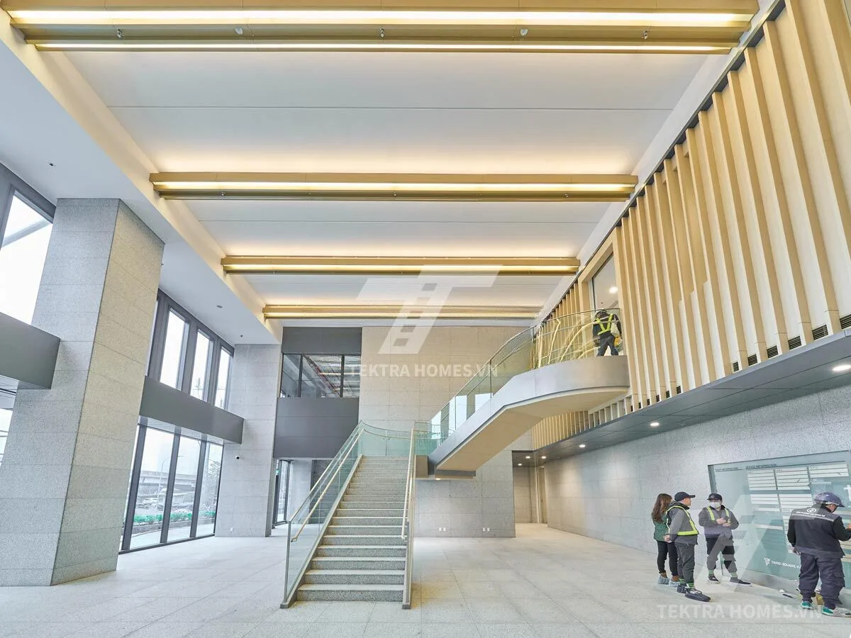 Thang đi tòa văn phòng Taisei Office 289 Khuất Duy Tiến