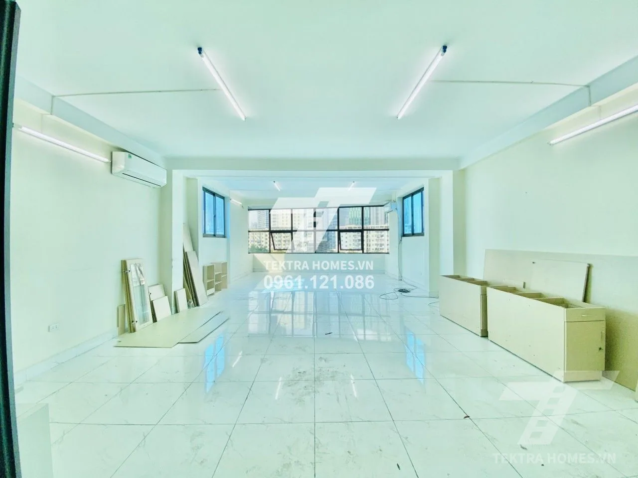 Không gian 2 tại Tòa văn phòng Mễ Trì Hạ, view công viên Mễ Trì