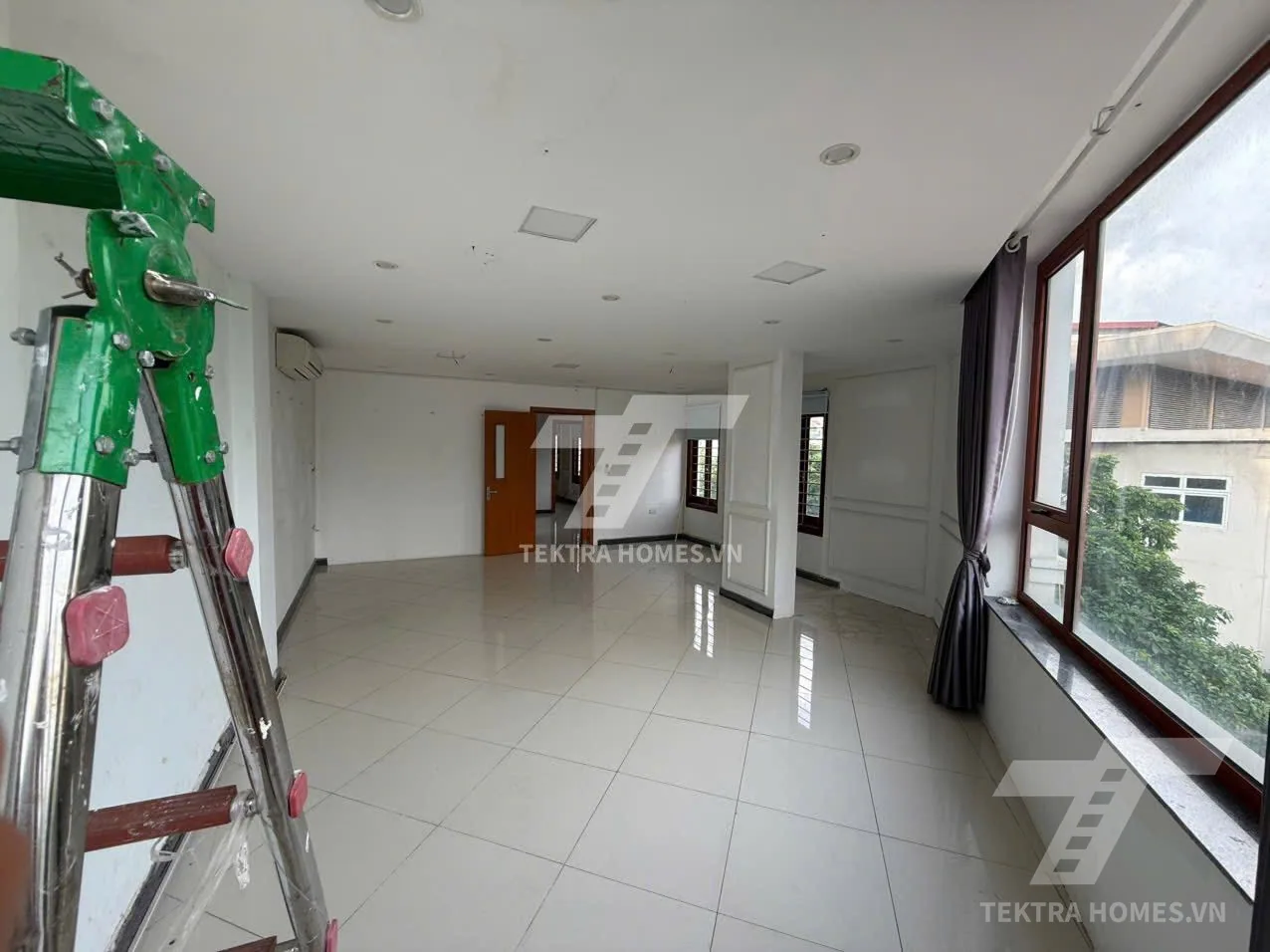 Cho thuê văn phòng 2 mặt thoáng đường Nguyễn Hoàng