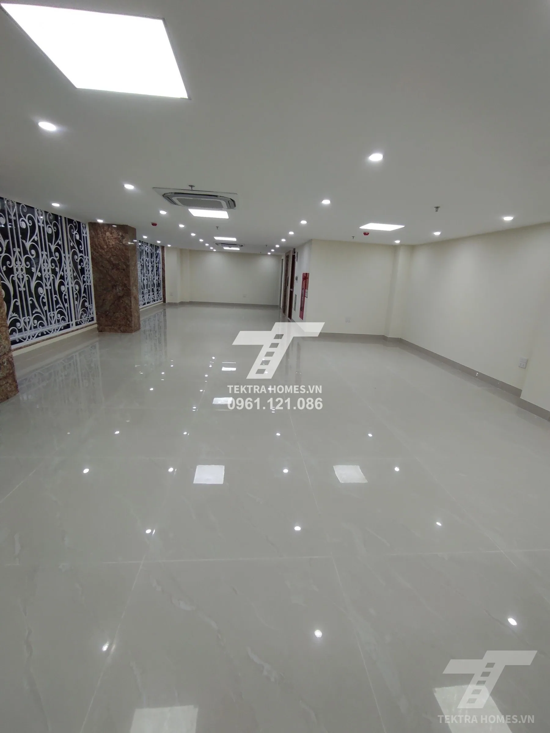 Cho thuê văn phòng mặt đường Phạm Văn Đồng