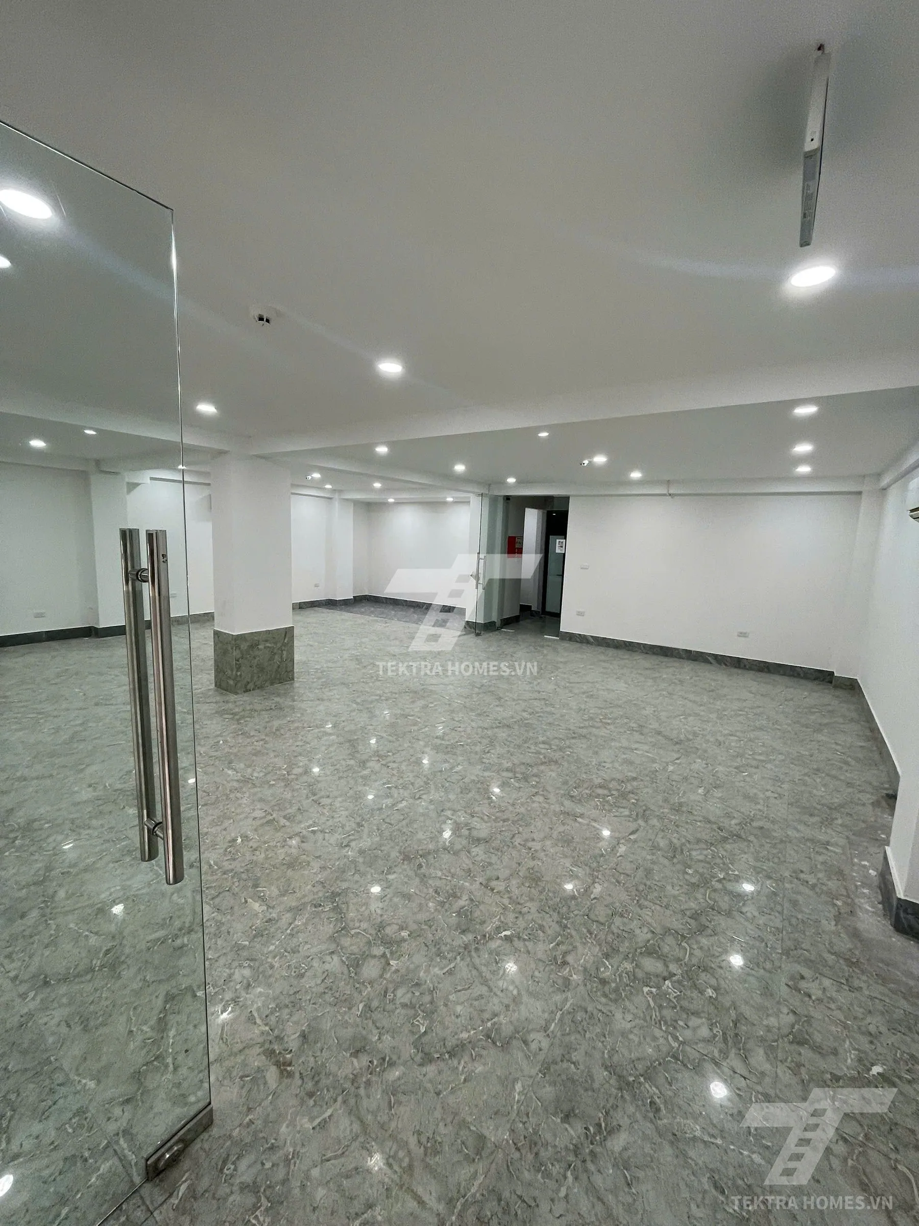 Không gian 4 tại Cho thuê văn phòng , mbkd phố Nguyễn Văn Huyên