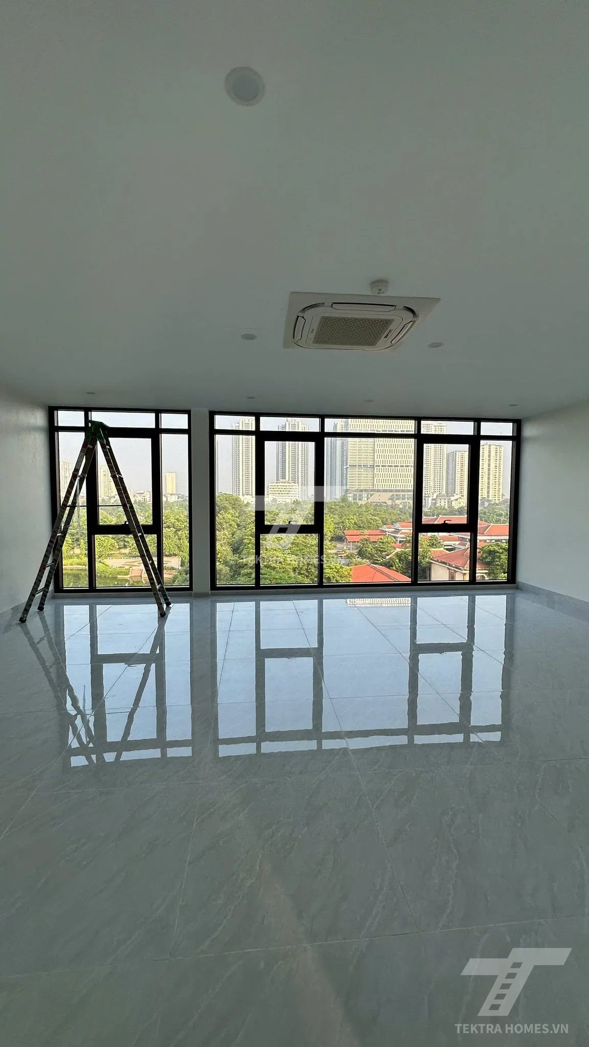 Không gian 2 tại cho thuê nguyên căn 8 tầng khu Hồ Tùng mậu - Lê Đức Thọ