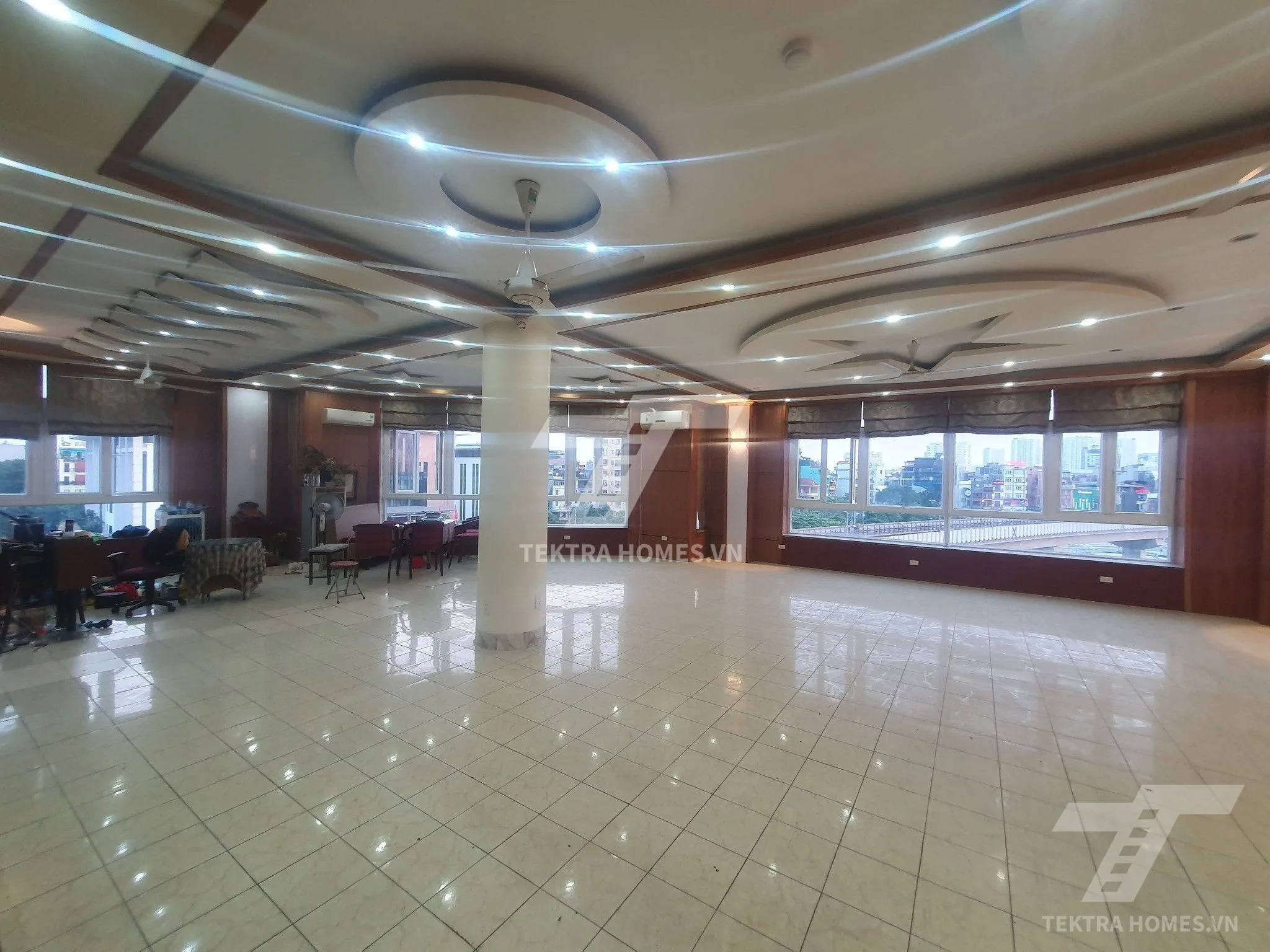 Không gian 5 tại Cho thuê văn phòng gần hồ Hoàng Cầu.