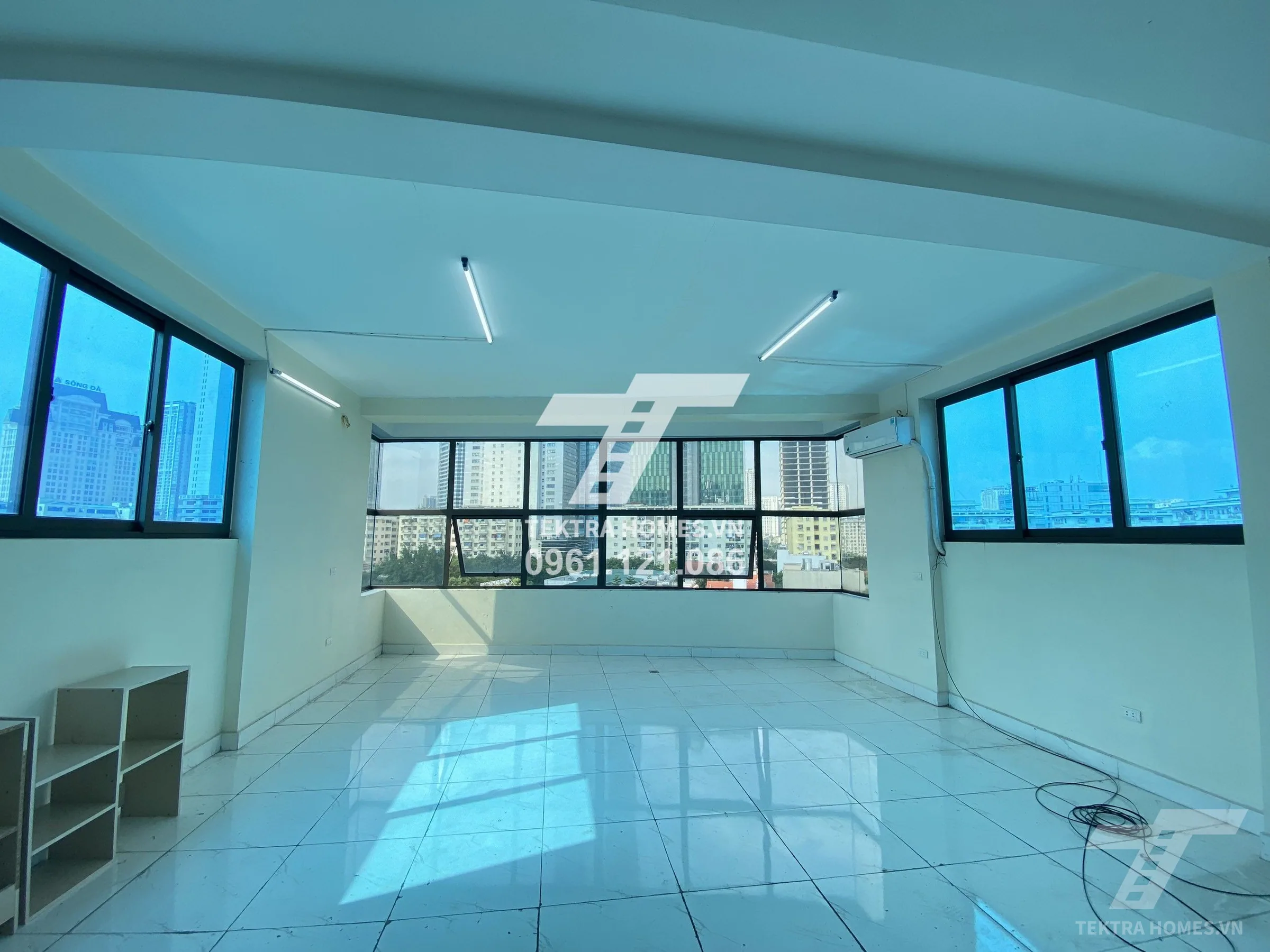Không gian 5 tại Tòa văn phòng Mễ Trì Hạ, view công viên Mễ Trì