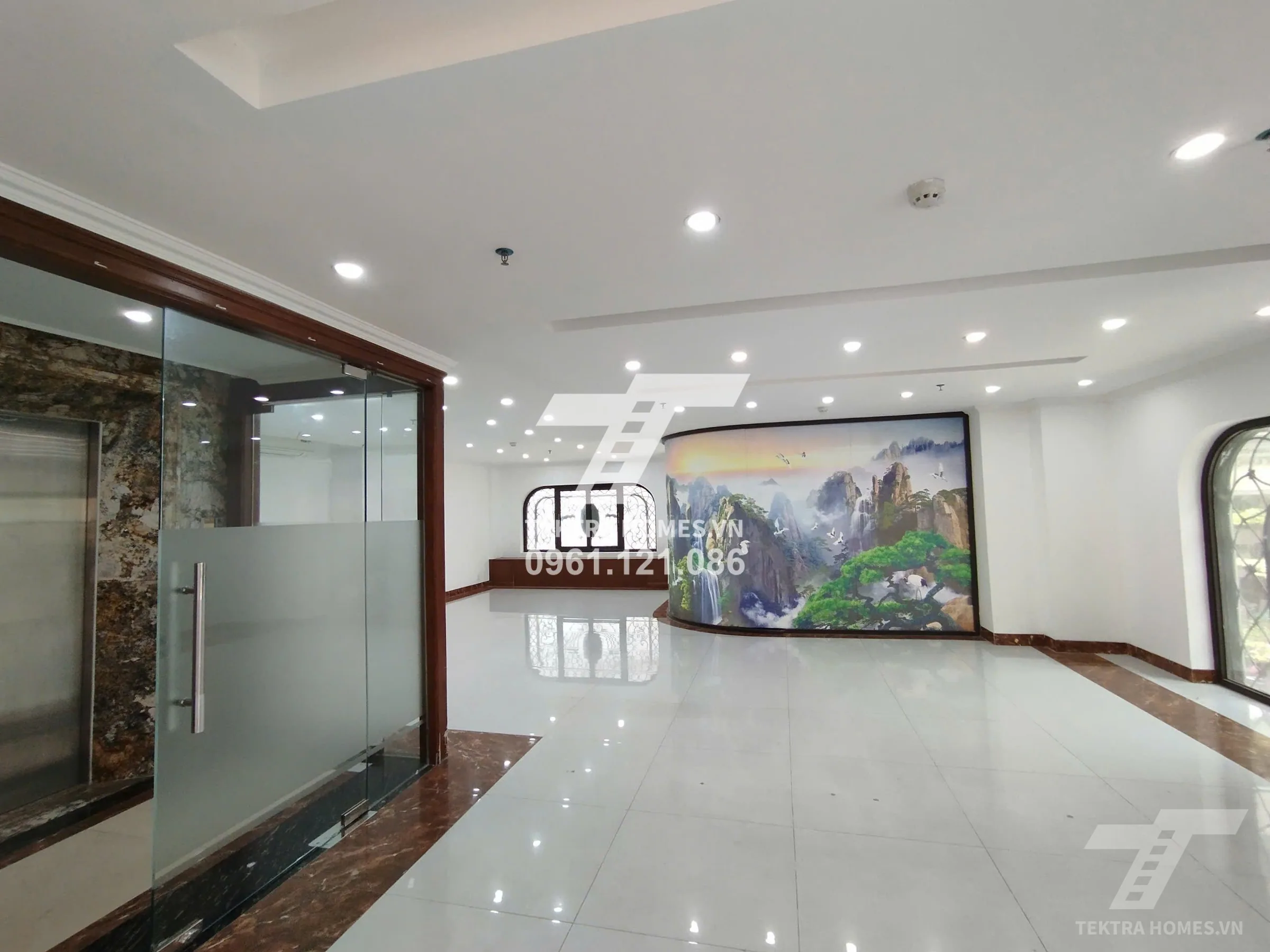 Không gian 4 tại Cho thuê văn phòng 2 mặt thoáng tại đường Nam Trung Yên