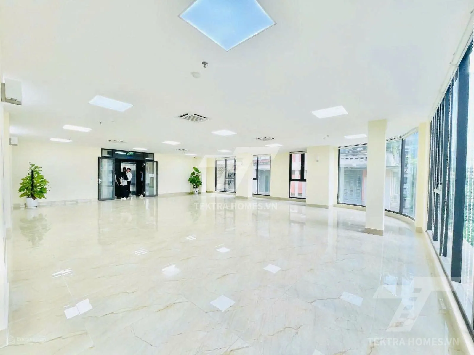 Không gian 2 tại Cho thuê tòa văn phòng mới tinh view hồ tại Phúc Diễn