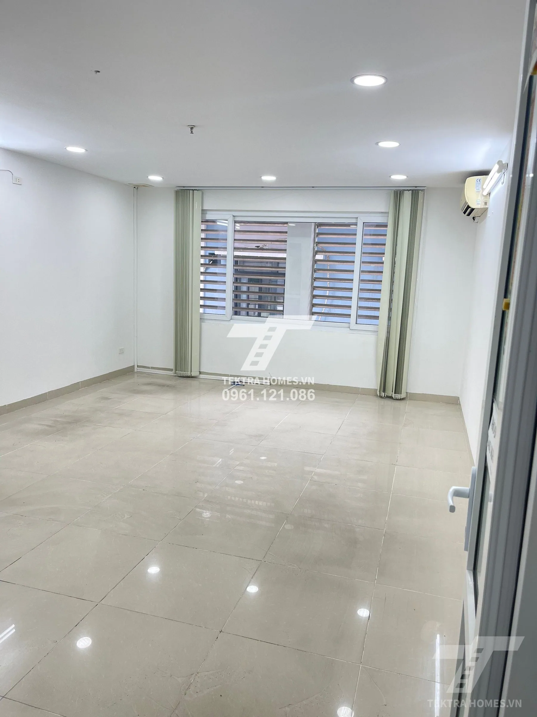Không gian 3 tại Cho thuê văn phòng mặt phố Chùa Láng