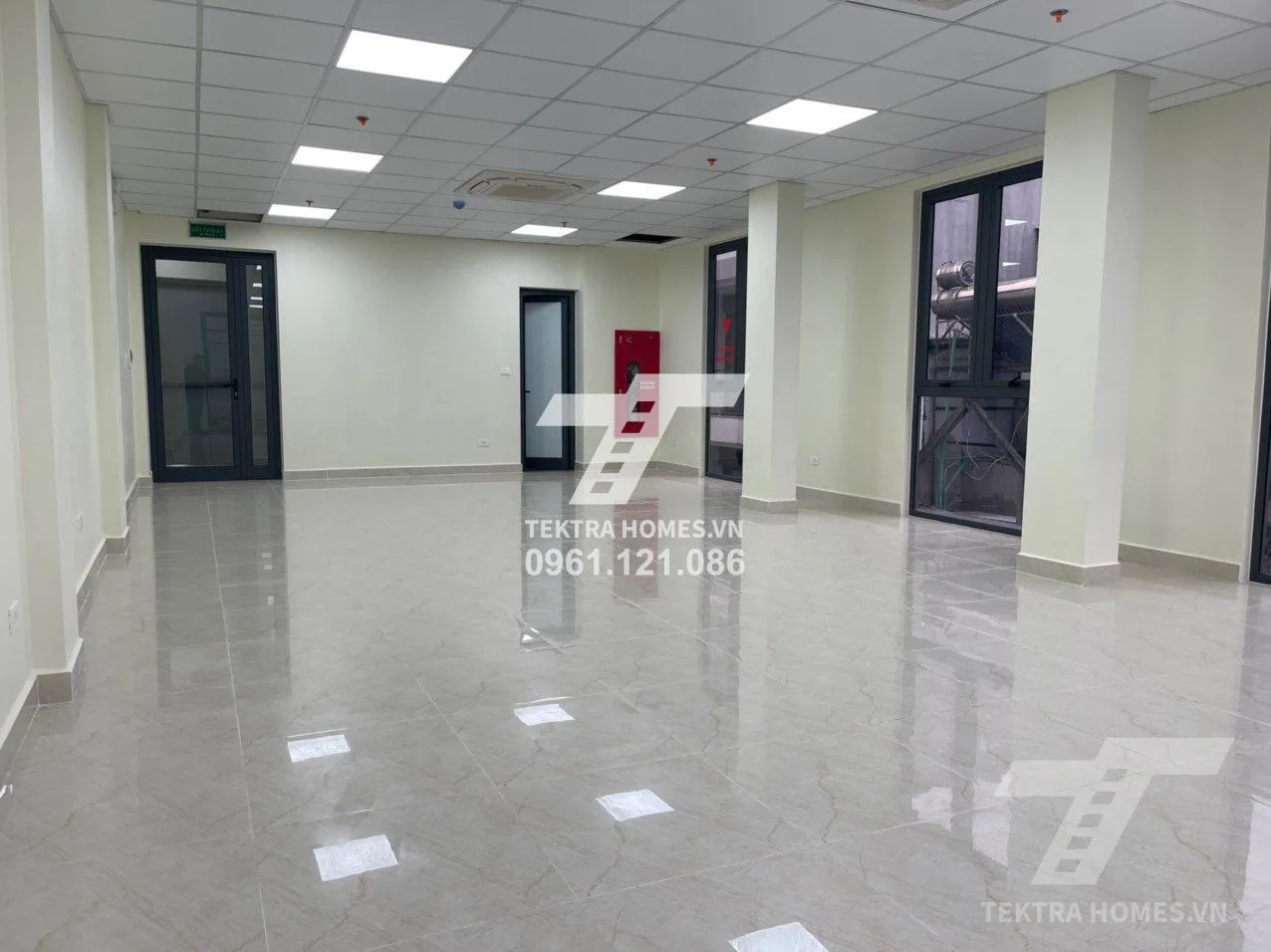 Không gian 5 tại Văn phòng cho thuê lô góc mặt đường Trung Kính Cầu Giấy