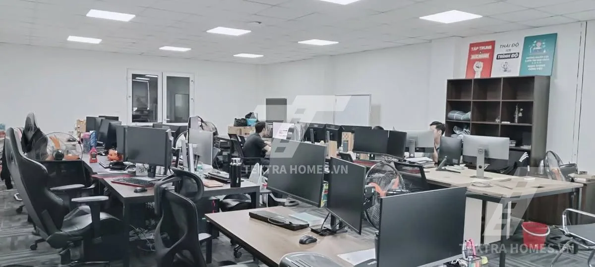 Cho thuê văn phòng chia 3 phòng trục đường Trần Thái Tông