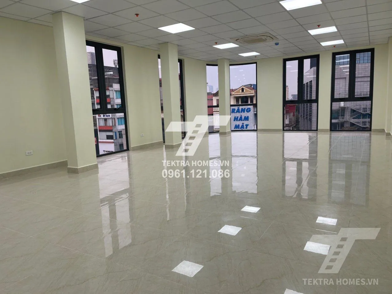 Không gian 4 tại Văn phòng cho thuê lô góc mặt đường Trung Kính Cầu Giấy
