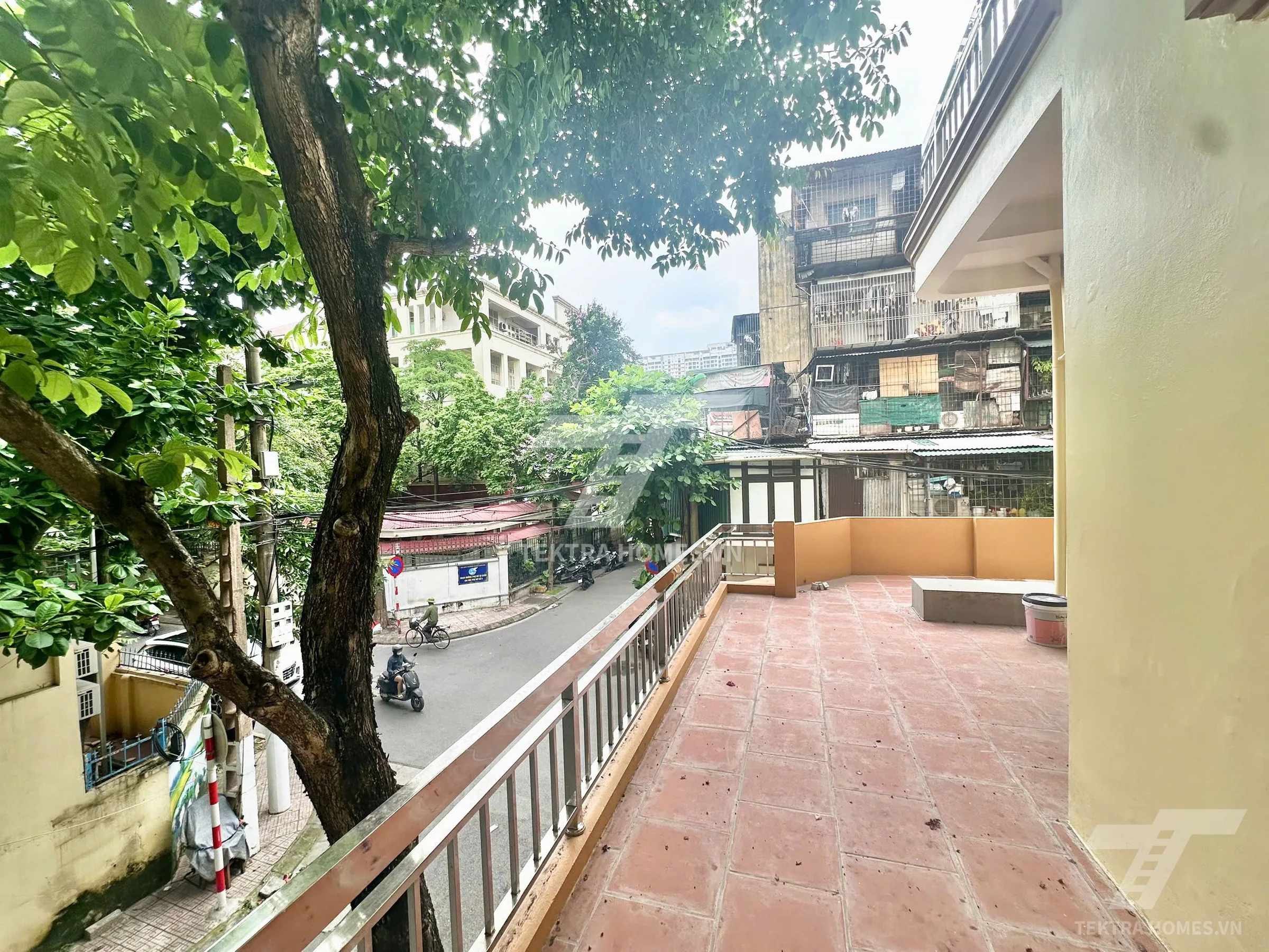 Không gian 2 tại Cho thuê nguyên căn trục đường Khuất Duy Tiến