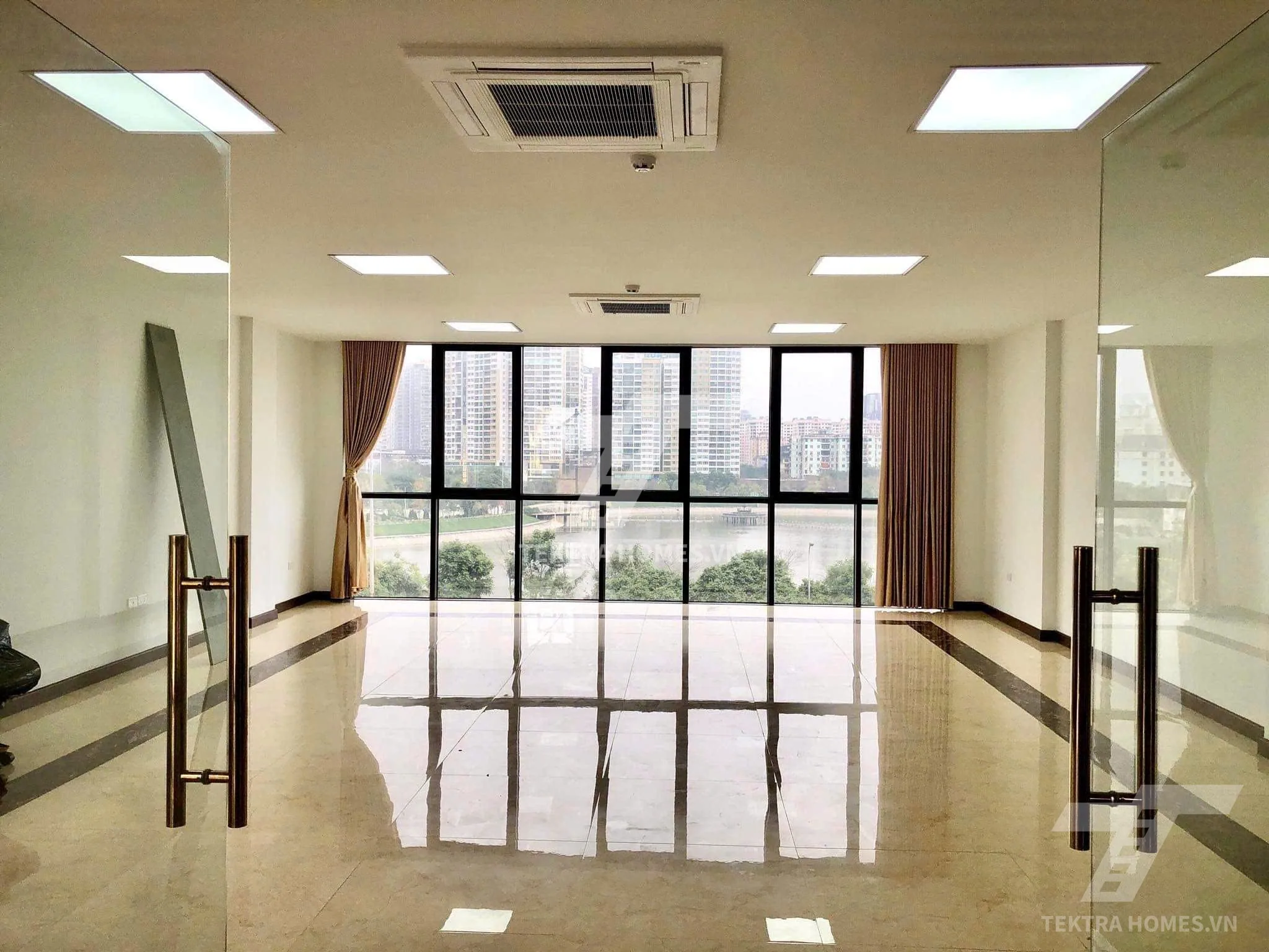 Không gian 2 tại Cho thuê văn phòng view công viên mặt đường Khuất Duy Tiến