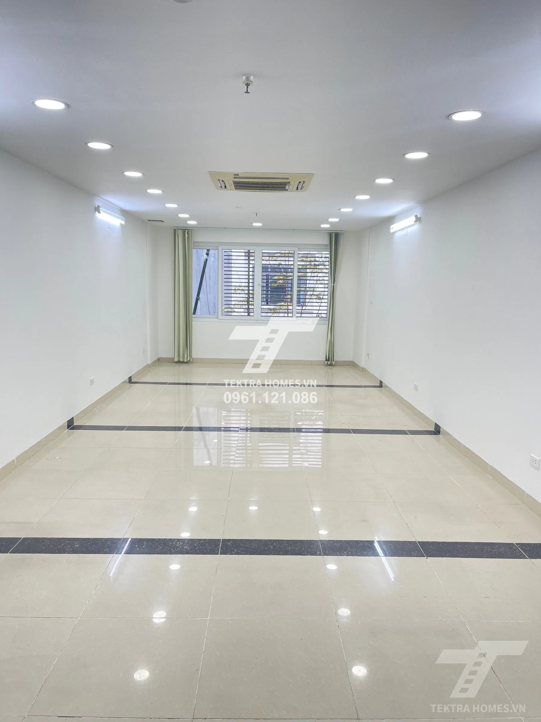 Không gian 4 tại Cho thuê văn phòng mặt phố Chùa Láng